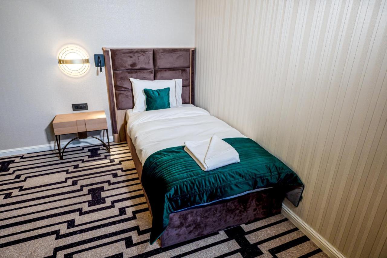 Hotel Carolin Călimăneşti Dış mekan fotoğraf