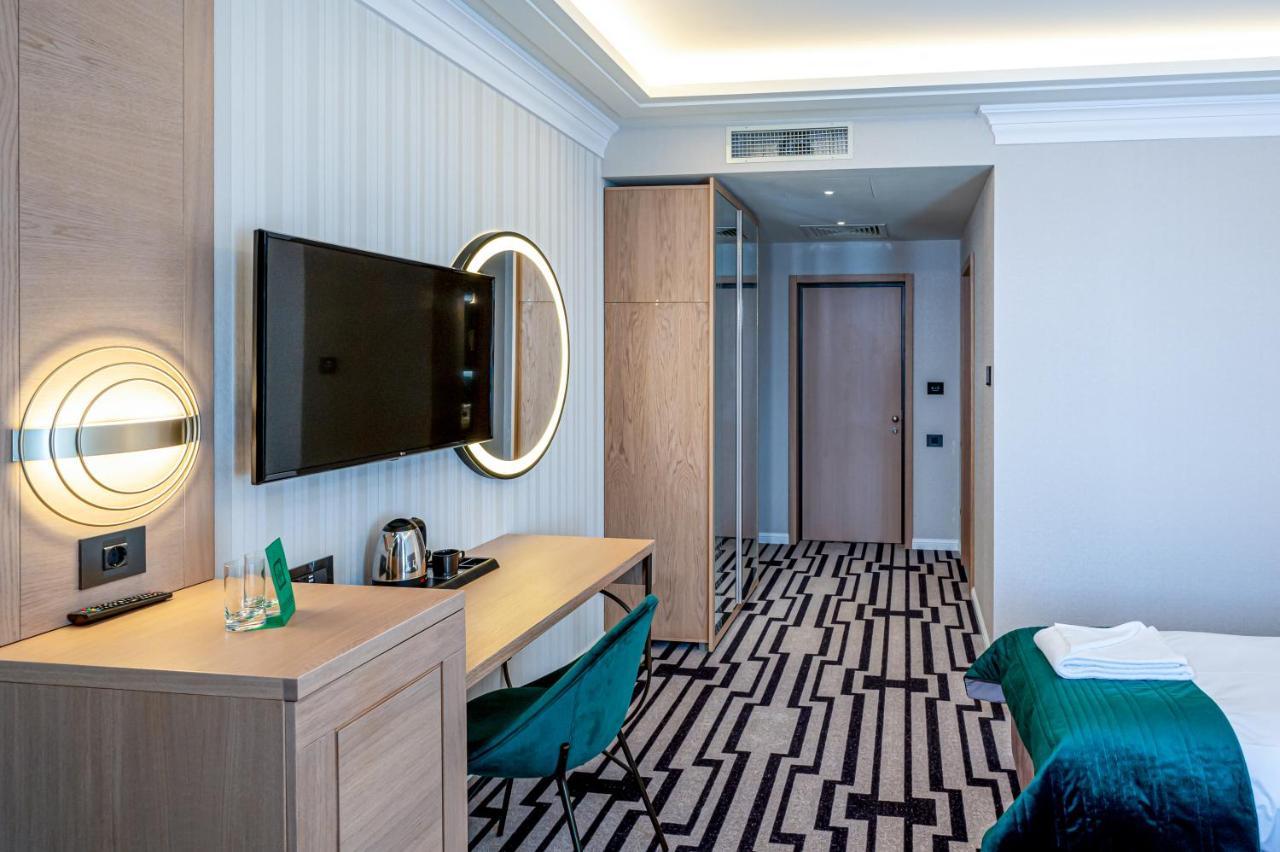 Hotel Carolin Călimăneşti Dış mekan fotoğraf
